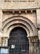 Iglesia de San Julin y Santa Basilisa. Portada romnica