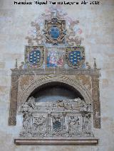 Convento de San Esteban. Capilla de San Jacinto de Polonia. Sepulcro