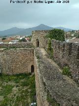 Castillo de la Coracera. Muralla. Adarve