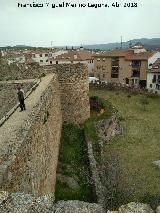 Castillo de la Coracera. Muralla. Muralla y barbacana