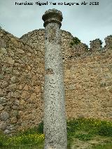 Castillo de la Coracera. Columna del Patio. 