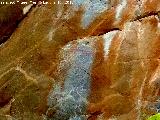 Pinturas rupestres del Puntal. Figura muy desvada del grupo II a la izquierda