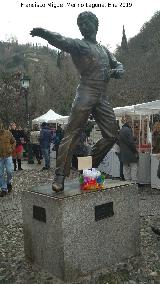 Monumento a Mario Maya. 