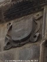 Casa Plateresca de la Calle Gradas n 10. Escudo vaco derecho