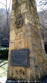 Parque Natural del Monasterio de Piedra. Monumento a Muntadas Jornet. Escudo y placa