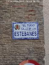 Calle Estbanes. Placa
