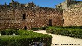 Castillo de los Guzmanes. Patio de Caballeras. 