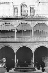 Hospital de Santiago. Fuente. Foto antigua