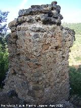 Muralla de la aldea medieval de La Espinareda. Resto de un torren esquinero