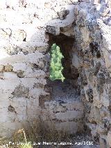 Muralla de la aldea medieval de La Espinareda. Saetera en una esquina de la muralla