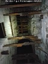 Pozo San Vicente. Interior de la cabria de noche