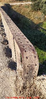 Puente minero de la Campana. Parapeto con remaches