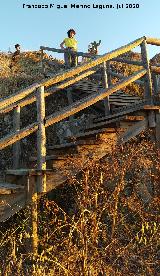 Villa Medieval. Escaleras para facilitar el acceso