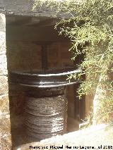 Molino de los Marqueses de Orozco. Capachos en la prensa del molino