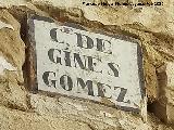 Calle Gin�s G�mez. Placa