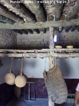 Oppidum del Cerro de la Cruz. Interior de casa ibera reconstruida