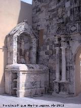 Iglesia Ntra. Sra. de la Consolacin. Nichos junto a la portada