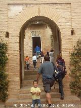 Generalife. Patio de las Caballerizas. Puerta de Guardia