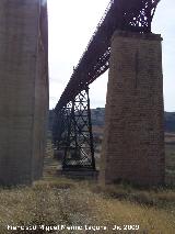 Puente del Hacho. Al lado del nuevo puente