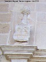 Colegiata de la Asuncin. Escudo izquierdo de la portada cedada izquierda