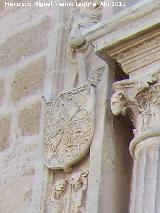 Colegiata de la Asuncin. Escudo izquierdo