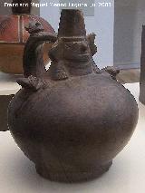 Museo de Arte Precolombino Felipe Orlando. Vasija. Cultura Lambayeque o Sicn. 800 - 1100 d.C.