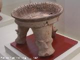 Museo de Arte Precolombino Felipe Orlando. Plato trpode. 800 - 1200 d.C.