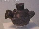 Museo de Arte Precolombino Felipe Orlando. Vasija forma de ave. Cultura Chim. 1100 - 1500 d.C.