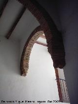 Palacio de Mondragn. Arcos apoyados en mnsulas