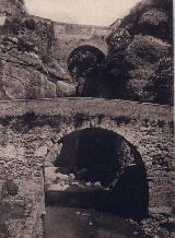 Puente Viejo. Foto antigua. Es el puente del fondo. Sin los balcones