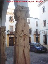 Templete de la Virgen de los Dolores. Columna