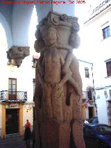 Templete de la Virgen de los Dolores. Columna