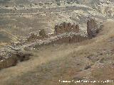 Castillo de Moya. Adarve con restos de almenas