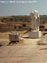 Segbriga. Teatro. Estatua