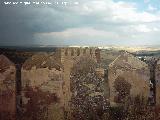 Castillo de Molina de Aragn. Al fondo Torre de Doa Blanca