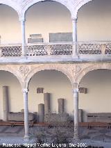 Hospital de la Santa Cruz. Patio
