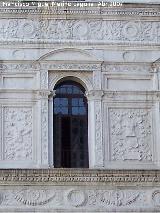 Palacio Ducal. Ventana del patio