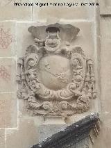 Seminario Conciliar San Felipe Neri. Escudo izquierdo