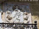Palacio de la Calle de Sevilla n 50. Escudo derecho
