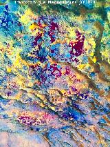 Pinturas rupestres de la Pe�a del Gorri�n IV. Tratada con Dstretch
