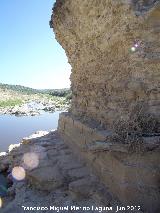 Puente Romano. Sillares y suelo del cauce