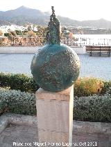 Estatua a los Descubridores de la Cueva de Nerja. 