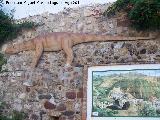Huellas de Acrosaurio. Monumento a Brachy