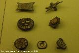 Historia de Castellar. Broches y pinjantes. Museo Provincial