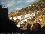 Ermita de la Virgen de la Cabeza. Desde la muralla se puede observar en lo alto de Cazorla la ermita