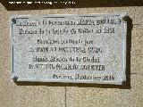 Monumento a Mara Bellido. Placa