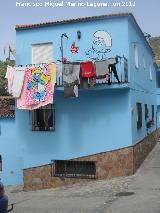 Arquitectura Popular. Con pitufos en sus fachadas