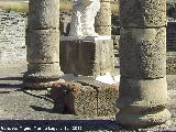 Baelo Claudia. Baslica. Restos del revestimiento del pedestal de la estatua de Trajano
