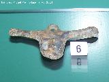 Amuleto flico romano. Amuleto con smbolo apotropaico y falo. Museo Arqueolgico Profesor Sotomayor - Andjar