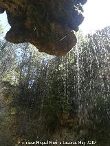 Cascada Cuarta de La Hueta. Desde el interior